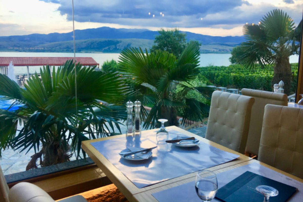 Naoumidis Restaurant Web