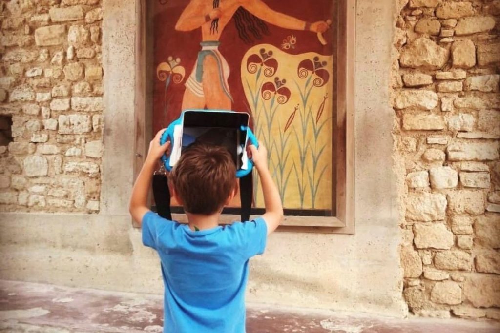 Child at the palace of Knossos fresco 3D ipad