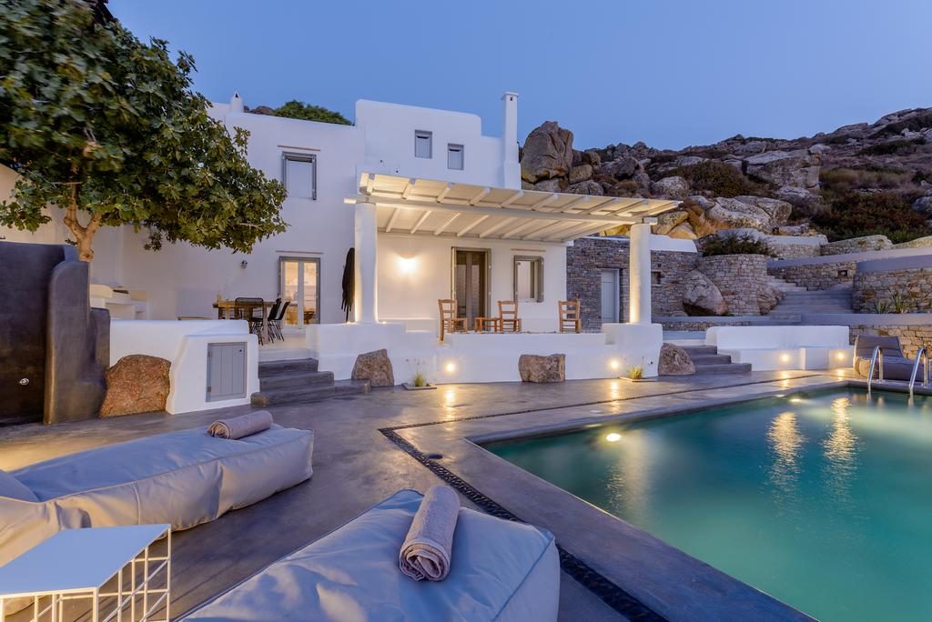 Orkos 2 family villa Naxos island Venti kids love greece accommodation for families