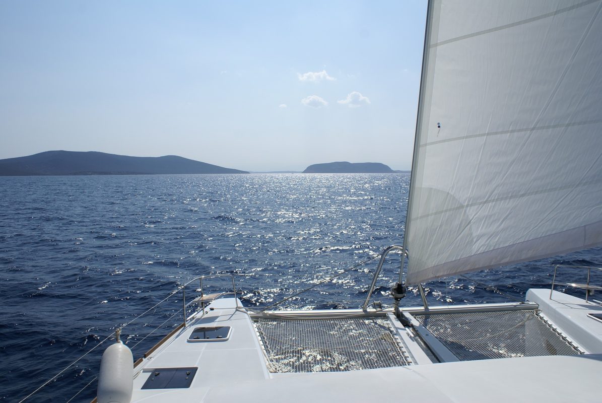 catamaran sailing cyclades deck Kidslovegreece.com