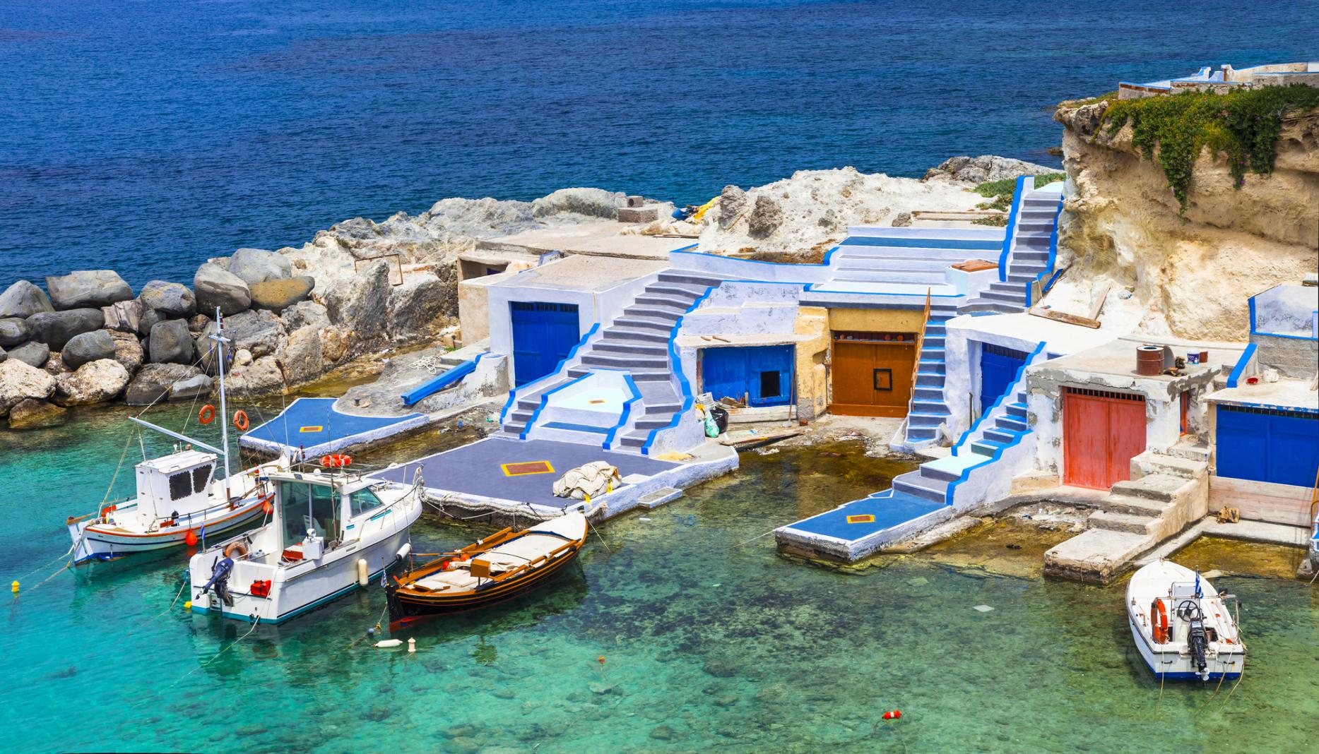 Visit Milos with the family: a low key island, fantastic beaches