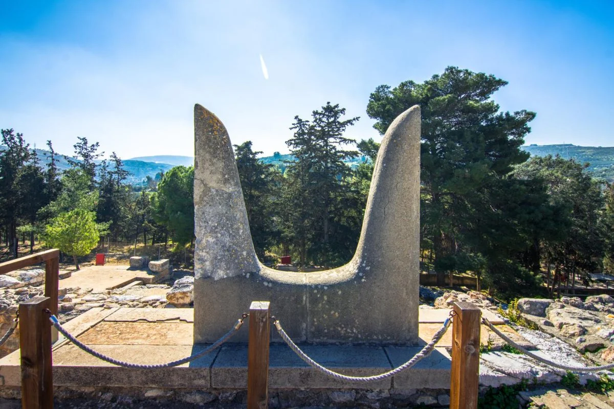 bull horns in Knossos palace