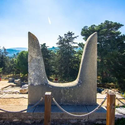 bull horns in Knossos palace