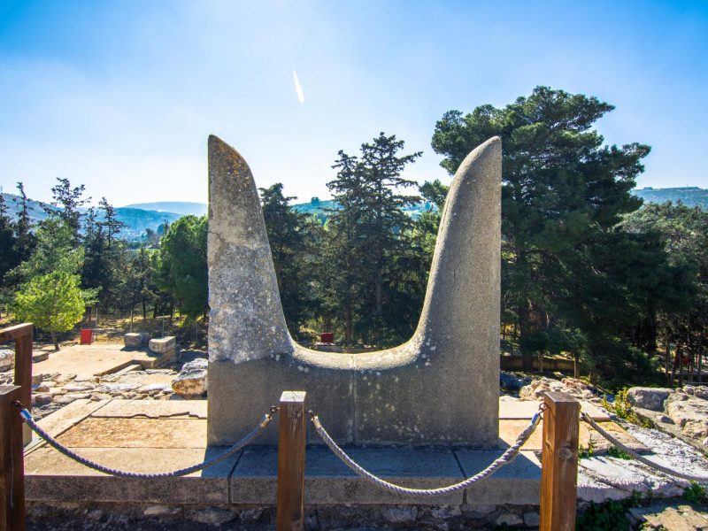 bull horns in Knossos palace