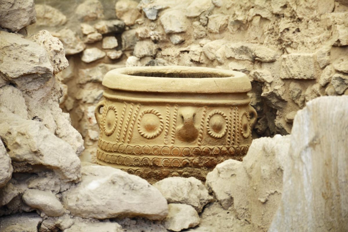 pottery found in Knossos palace KidsLoveGreece.com