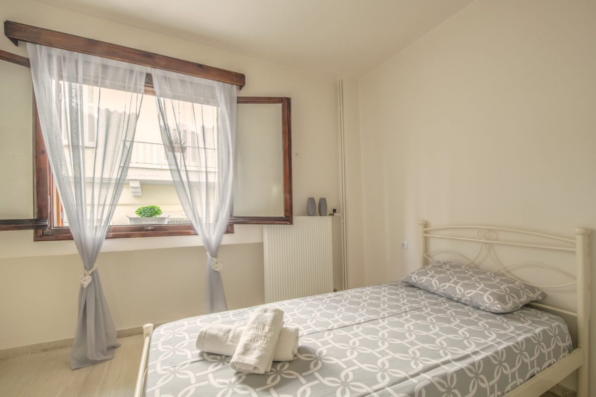Bed and breakfast apartment Heraklion centre family friendly excellent location spacious kidslovegreece value for money crete knossos