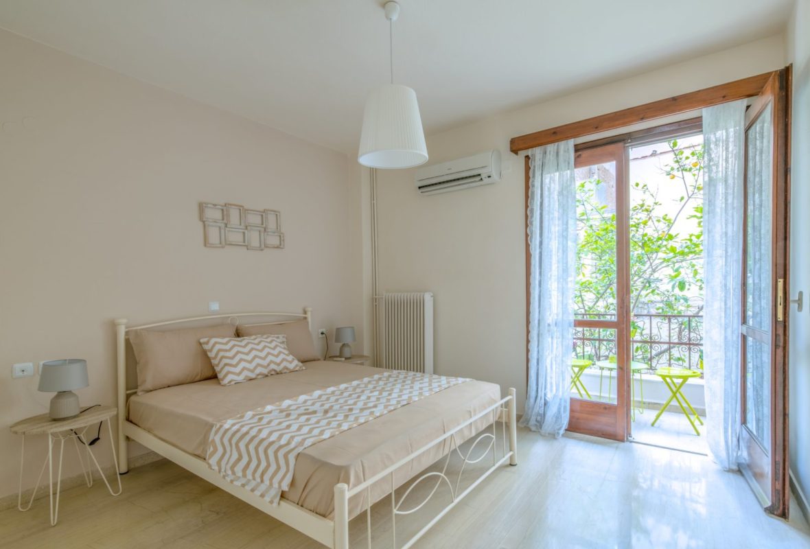 Bed and breakfast apartment Heraklion centre family friendly excellent location spacious kidslovegreece value for money crete knossos