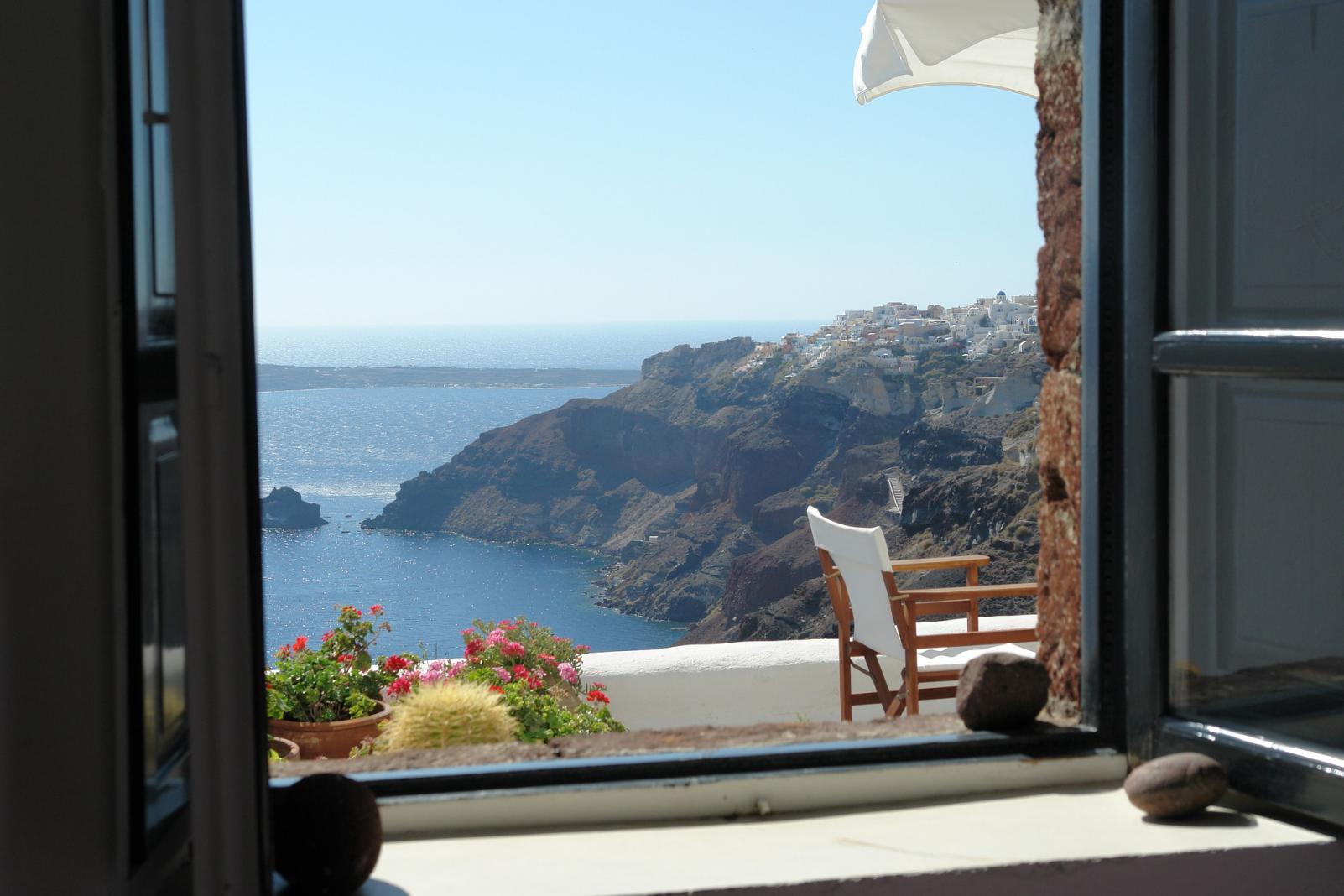 The Best Time To Visit Santorini For Family Vacations