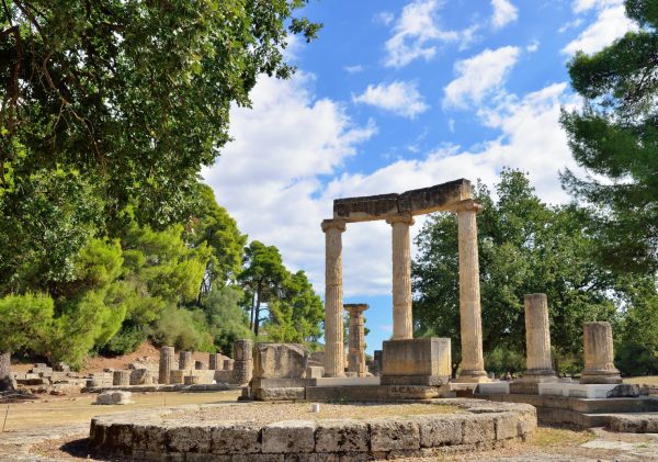 Delphi sanctuary columns