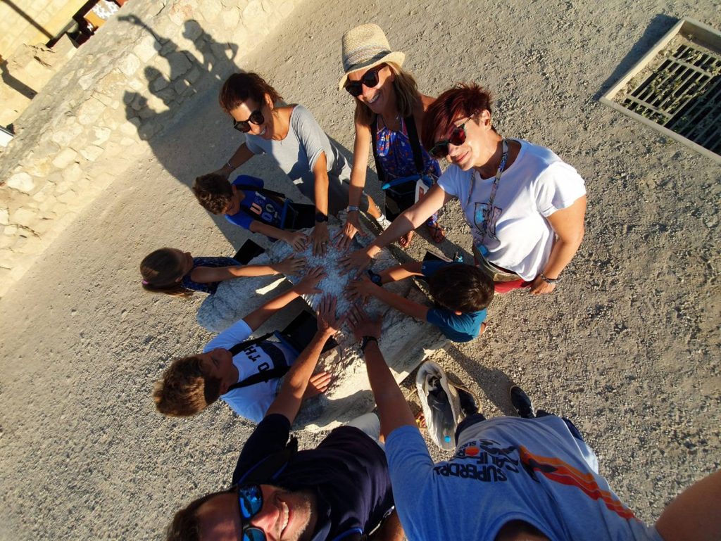 Family friendly Tour in the Palace of Knossos with kids Crete