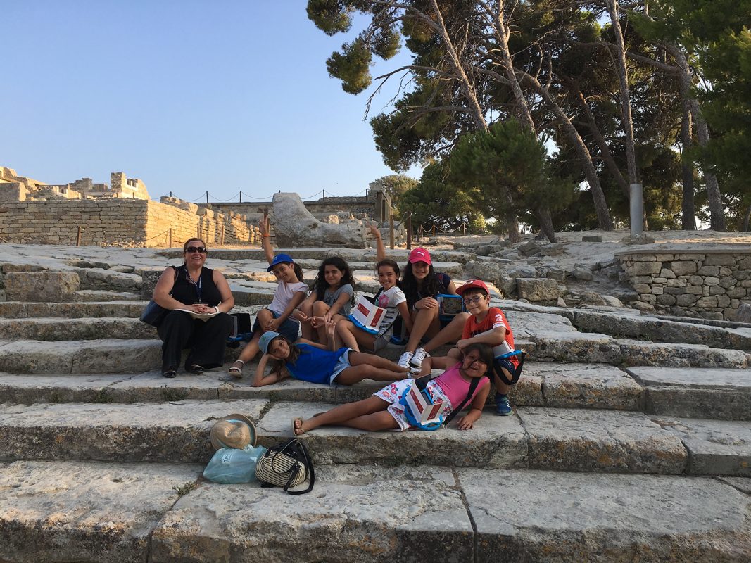 Family friendly Tour in the Palace of Knossos with kids Crete (8)