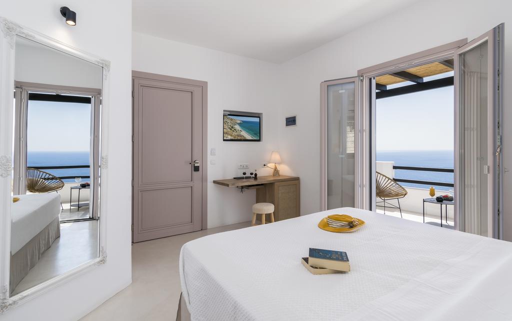 where to stay in Milos with kids