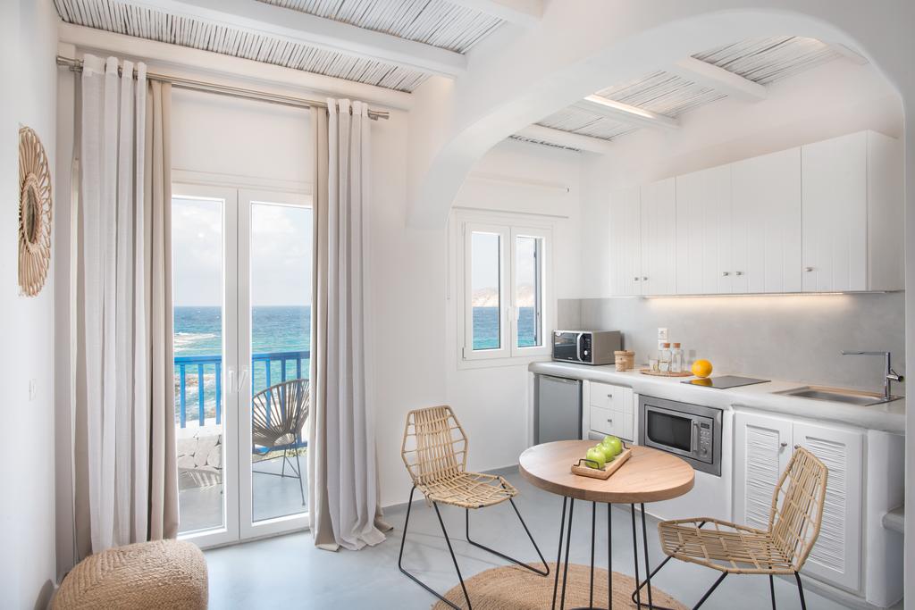 where to stay in Milos with kids