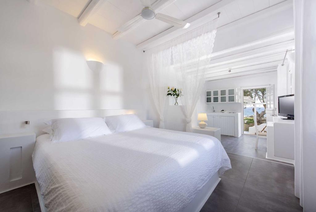 where to stay in Milos with kids