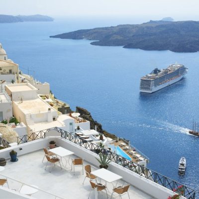 cruise_ship_in_Santorini_DP