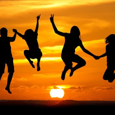 How to Make New Friends on Vacation - featured SH
