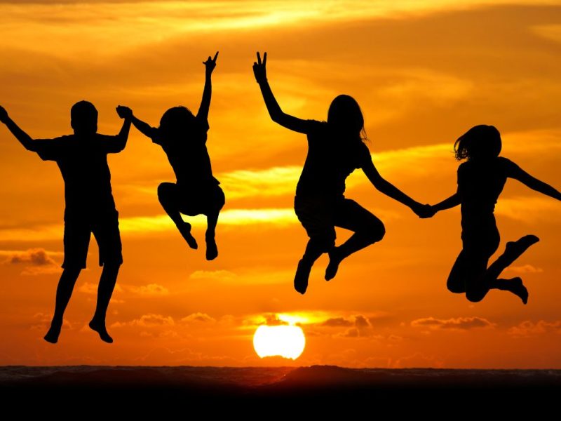 How to Make New Friends on Vacation - featured SH